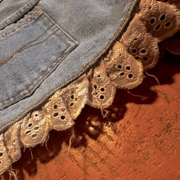 Vintage stunning Cotton Express Jean shorts size 3-4 cute ruffled shorts lace - Picture 11 of 12